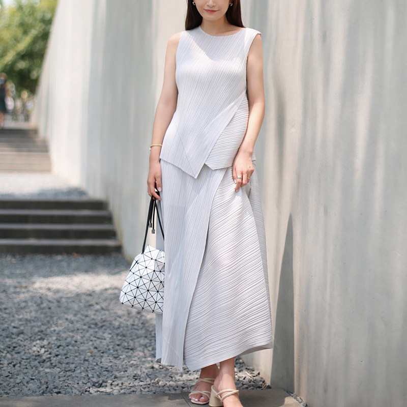 Asymmetric Top Women - Women's Light Gray Pleated Sleeveless Asymmetrical