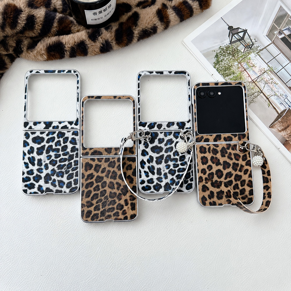 Women Fashion Designer - Leopard Print Folding Flip Phone Case