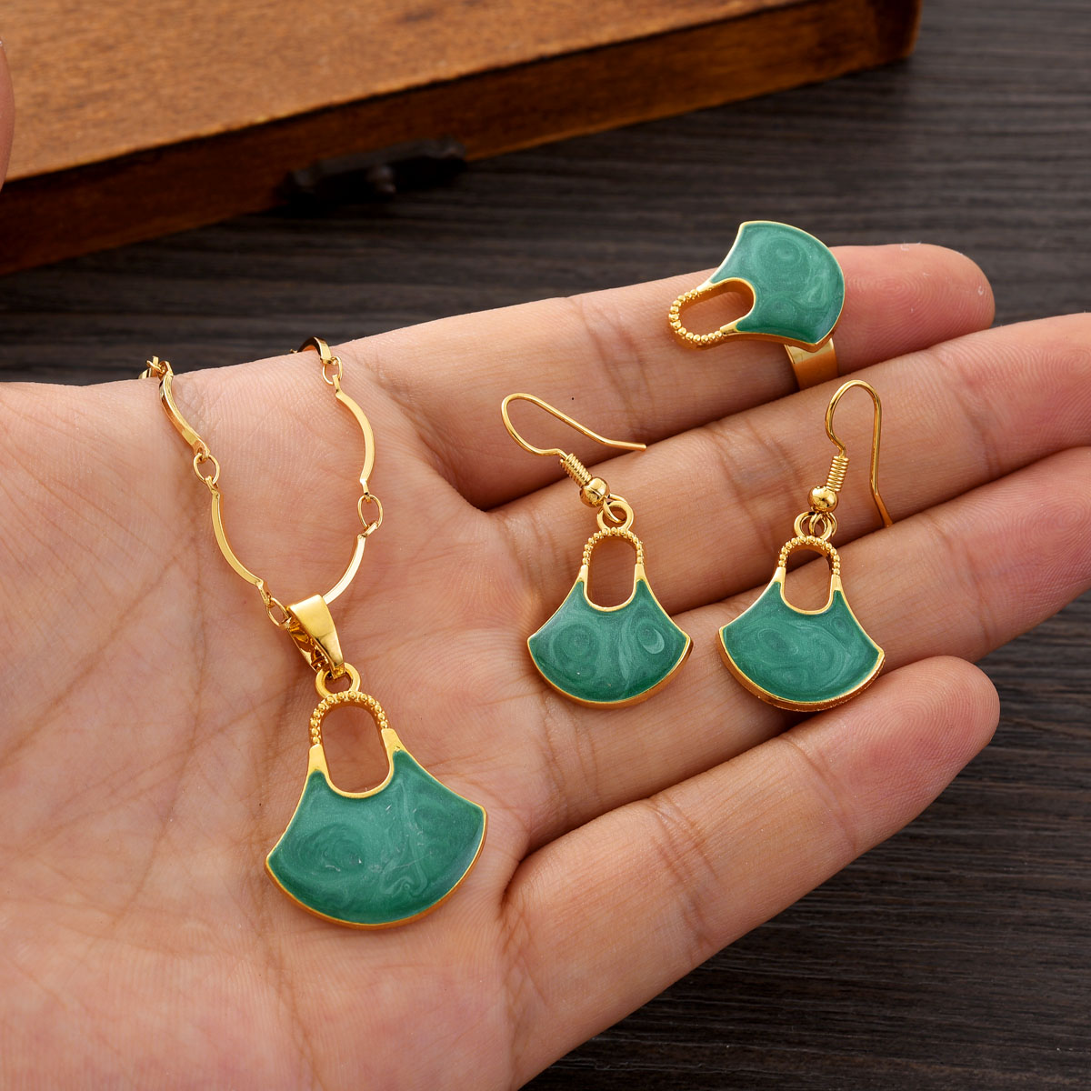 Fashion PNG Gold Color Jewelry - Women Fashion Png ulasan dan harga